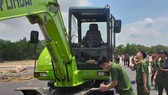 Khám nghiệm hiện trường vụ nhân viên Alibaba đập phá xe cuốc của đoàn cưỡng chế