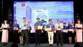 Trao tặng kỷ niệm chương “Vì thế hệ trẻ” năm 2017 cho 4 cá nhân tiêu biểu
