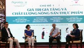 演說者在論壇上分享意見。(圖源:VOV)