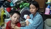 蘇麗娥與兩個兒子。