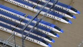 北陸新幹線列車被浸水。(圖源:AP)