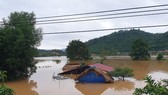 Nước sông Đồng Nai qua thị trấn Đạ Tẻh gây ngập vùng ven bờ