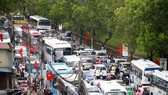 Vehicles tailing each other on holidays and weekends