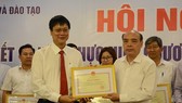 Organisations and 80 individuals receive certificates of merit from the Ministry of Education and Training at the conference (Source: VNA)