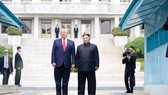 Tổng thống Donald Trump và nhà lãnh đạo Kim Jong-un từ Triều Tiên chuẩn bị trở lại Hàn Quốc
