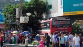 Đổ dốc cầu Bãi Cháy, xe khách mất lái gây tai nạn liên hoàn