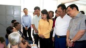Bộ trưởng Nguyễn Thị Kim Tiến thị sát một số cơ sở y tế tại Thái Nguyên