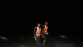 Nỗ lực tìm kiếm người mất tích khi cứu 2 sinh viên bị sóng biển cuốn trôi