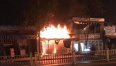 Hai vợ chồng và con gái tử vong trong vụ cháy cửa hàng xe đạp điện