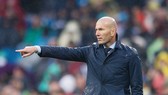 Thầy trò Zidane thật sự bất lực trong cuộc đua vô địch. Ảnh: Getty Images.