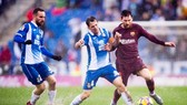 Messi (nâu) dự bị, đã khiến cho Barca gặp khó rất nhiều. Ảnh: Getty Images