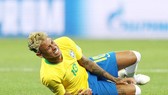 Nếu Neymar không thay đổi cách chơi, hình ảnh này sẽ tiếp tục được nhìn thấy. Ảnh: Getty Images