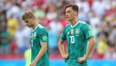 Cầu thủ Đức cúi đầu trong thất vọng. Ảnh: Getty Images