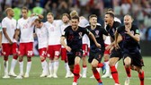 Cầu thủ Croatia phấn khich tột cùng sau chiến thắng kịch tính. Ảnh: Getty Images