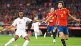 Raheem Sterling ung dung mở tỷ số để kết thúc cơn khô hạn bàn thắng trong 3 năm. Ảnh: Getty Images
