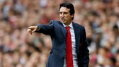 HLV Unai Emery luôn thận trọng để tránh cho cầu thủ không tự mãn. Ảnh: Getty Images