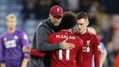 HLV Jurgen Klopp chia sẻ niềm vui chiến thắng cùng học trò. Ảnh: Getty Images
