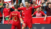Cristiano Ronaldo khẳng định vị trí không thể thay thế ở tuyển Bồ Đào Nha. Ảnh: Getty Images