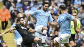 Tiền vệ Ilkay Gundogan tìn rằng cầu thủ cần phài nỗ lực chính giúp đội vượt qua giai đoạn khó khăn. Ảnh: Getty Images