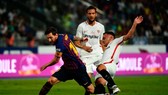 Barca và Sevilla chơi Siêu cúp năm ngoái tại Morocco. Ảnh: Getty Images