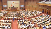 Quốc hội thảo luận tại hội trường về các nội dung gây nhiều tranh luận về dự thảo Luật sửa đổi, bổ sung một số điều của Luật Cán bộ, công chức và Luật Viên chức. Ảnh: QUOCHOI.VN