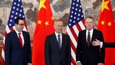 Bộ trưởng Tài chính Mỹ Steven Mnuchin (bìa trái), Phó thủ tướng Trung Quốc Lưu Hạc và đại diện thương mại Mỹ Robert Lighthizer trong một lần gặp nhau ở vòng đàm phán thương mại gần đây. Ảnh: REUTERS