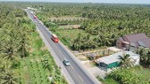 Đường BOT qua thị xã Cai Lậy, tỉnh Tiền Giang. Ảnh: THÀNH TRÍ