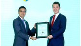 Ông Nguyễn Tấn Danh – Phó Chủ tịch HTQT kiêm Cố vấn điều hành nhận giải Top 10 BCTN tốt nhất 2019
