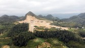 Tạm đình chỉ dự án Khu du lịch sinh thái, văn hóa tâm linh Lũng Cú
