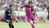 Man.City vận hành lối chơi nhanh thật sự là điều mà tài năng Gabriel Jesus (phải) hào hứng.