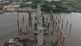 Công trình xây dựng cống ngăn triều chống ngập Mương Chuối Ảnh: CAO THĂNG