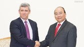 Thủ tướng Nguyễn Xuân Phúc tiếp Bộ trưởng Bộ Truyền thông Cuba Jorge Luis Perdomo Di-Lella. Ảnh: VGP