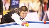 Cơ thủ Nguyễn Quốc Nguyện miệt mài tập luyện trong những ngày tết. Ảnh: TUẤN AN