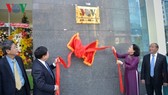 Phó Chủ tịch nước Đặng Thị Ngọc Thịnh và Tổng Giám đốc VOV Nguyễn Thế Kỷ cùng thực hiện nghi lễ đưa trụ sở mới của VOV tại TPHCM vào hoạt động. Ảnh: VOV