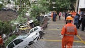 Hiện trường vụ sập tường. Ảnh: The Indian Express