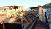 Cảnh sát Đường thủy Công an Thanh Hóa bắt giữ, xử lý các tổ chức, cá nhân vi phạm trong khai thác cát, sỏi trái phép