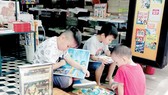 Đường sách TPHCM luôn là địa điểm văn hóa thu hút bạn đọc trẻ. Ảnh: XUÂN THÂN