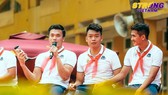 Thủ môn quốc dân Bùi Tiến Dũng khiến nhiều em học sinh phấn khích với phần trả lời của mình