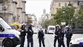 Cảnh sát Pháp phong tỏa hiện trường vụ tấn công bằng dao tại sở cảnh sát thủ đô Paris ngày 3-10-2019. Ảnh: TTXVN
