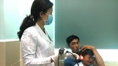 Pin nút áo - mối nguy với trẻ nhỏ