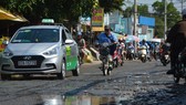 Mặt đường tỉnh lộ 9 nham nhở, gây mất an toàn giao thông