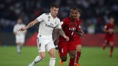 Toni Kroos đ0i bóng qua hậu vệ Kashima Antlers