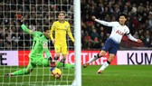 Son Heung-min tung lưới thủ thành Kepa (Chelsea)