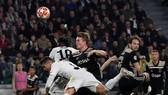 Cristiano Ronaldo và De Ligt (Ajax)