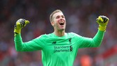 Hậu vệ Liverpool phòng thủ “như thú dữ”!