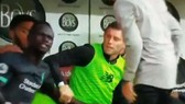 Sadio Mane gây sốc khi chỉ trích Mo Salah quá ích kỷ
