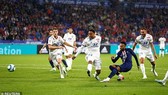 Neymar lại “cứu” PSG