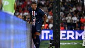 Kylian Mbappe nhăn nhó trên sân Galatasaray