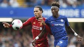 Nhóc Chelsea Abraham gọi Van Dijk là “quái thú”