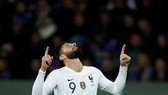 Olivier Giroud ăn mừng bàn thắng
